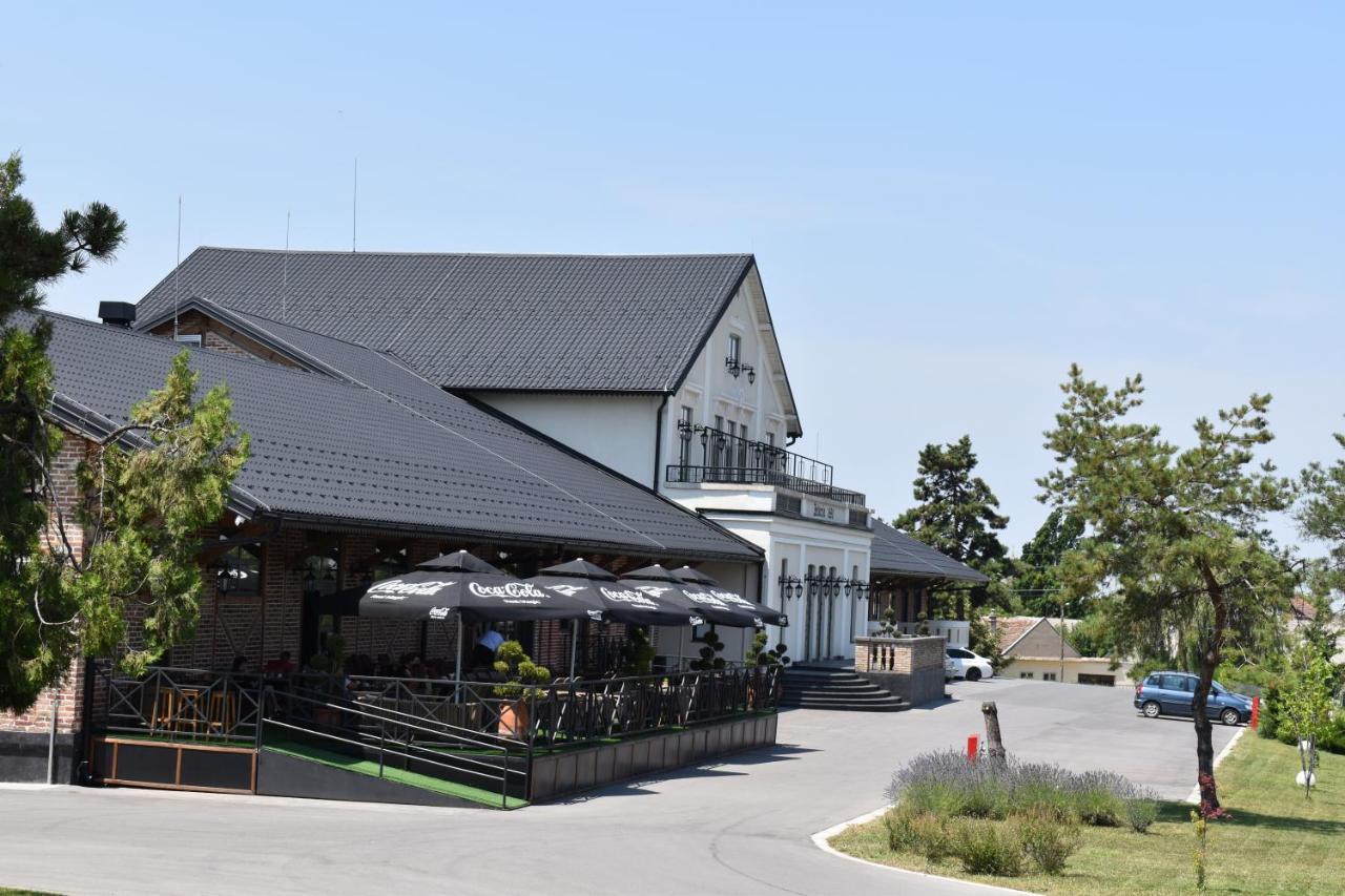 Helvecija 1880 Hotel Vrsac Ngoại thất bức ảnh