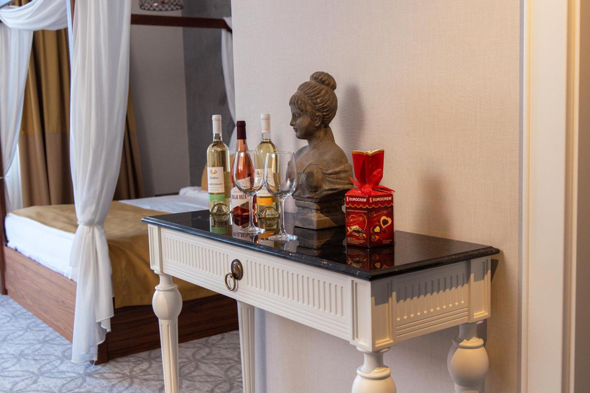 Helvecija 1880 Hotel Vrsac Ngoại thất bức ảnh